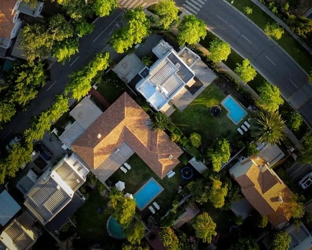 12 Red Flags Every Home Buyer Must Check